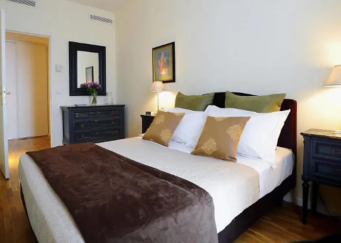 Daire Caumartin 64 Paris